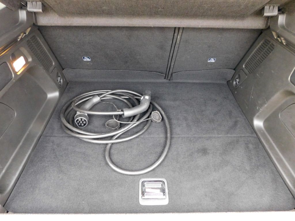 Fahrzeugabbildung Opel Grandland Ultimate Plug-in-Hybrid Ganzjahresreif