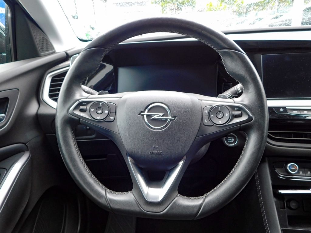 Fahrzeugabbildung Opel Grandland Ultimate Plug-in-Hybrid Ganzjahresreif