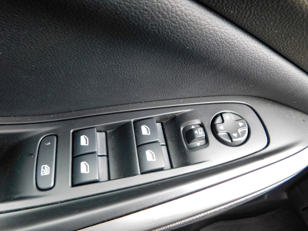 Fahrzeugabbildung Opel Grandland Ultimate Plug-in-Hybrid Ganzjahresreif