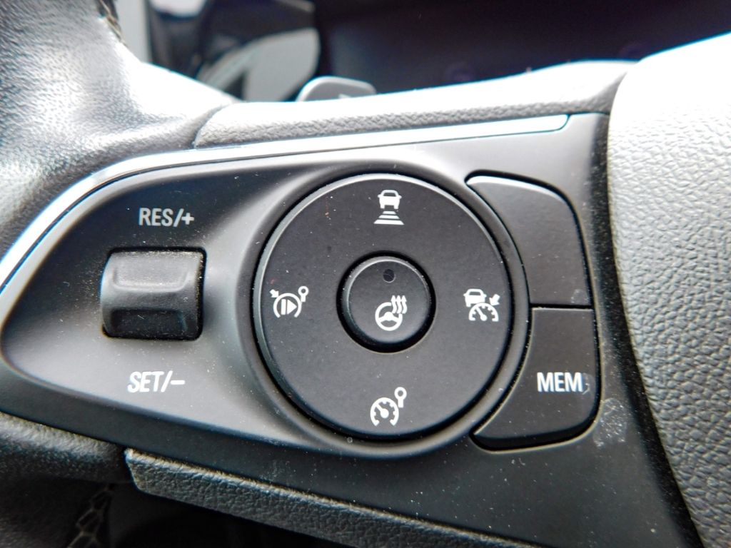 Fahrzeugabbildung Opel Grandland Ultimate Plug-in-Hybrid Ganzjahresreif