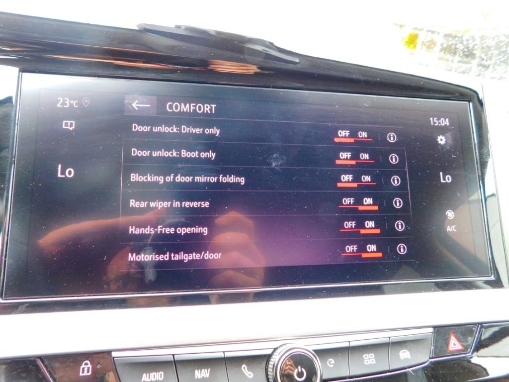 Fahrzeugabbildung Opel Grandland Ultimate Plug-in-Hybrid Ganzjahresreif