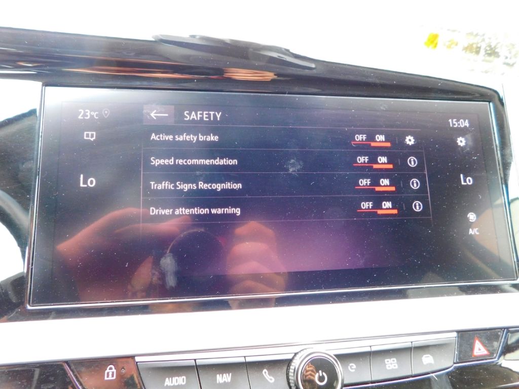 Fahrzeugabbildung Opel Grandland Ultimate Plug-in-Hybrid Ganzjahresreif