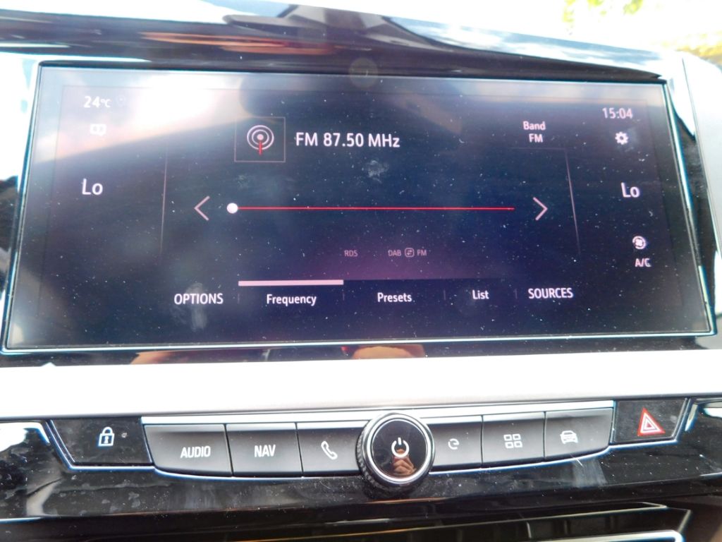 Fahrzeugabbildung Opel Grandland Ultimate Plug-in-Hybrid Ganzjahresreif