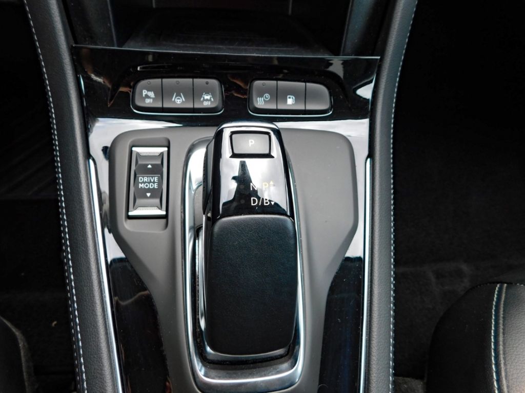 Fahrzeugabbildung Opel Grandland Ultimate Plug-in-Hybrid Ganzjahresreif