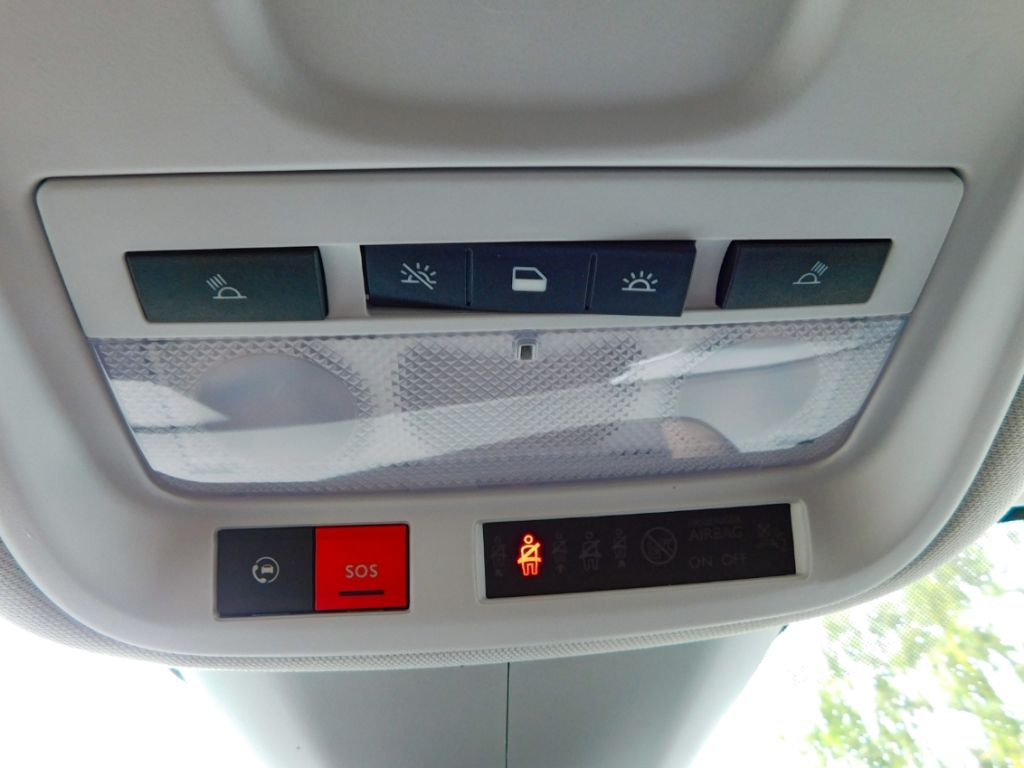 Fahrzeugabbildung Opel Grandland Ultimate Plug-in-Hybrid Ganzjahresreif