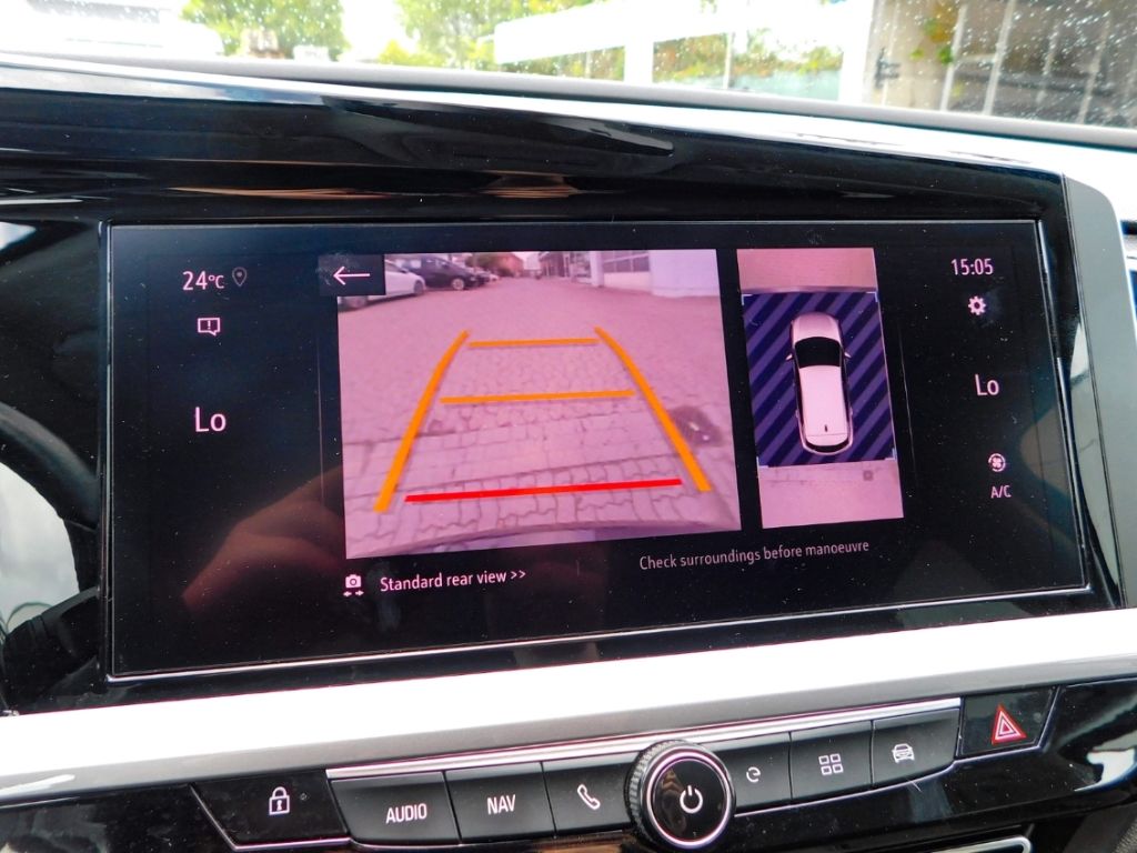 Fahrzeugabbildung Opel Grandland Ultimate Plug-in-Hybrid Ganzjahresreif
