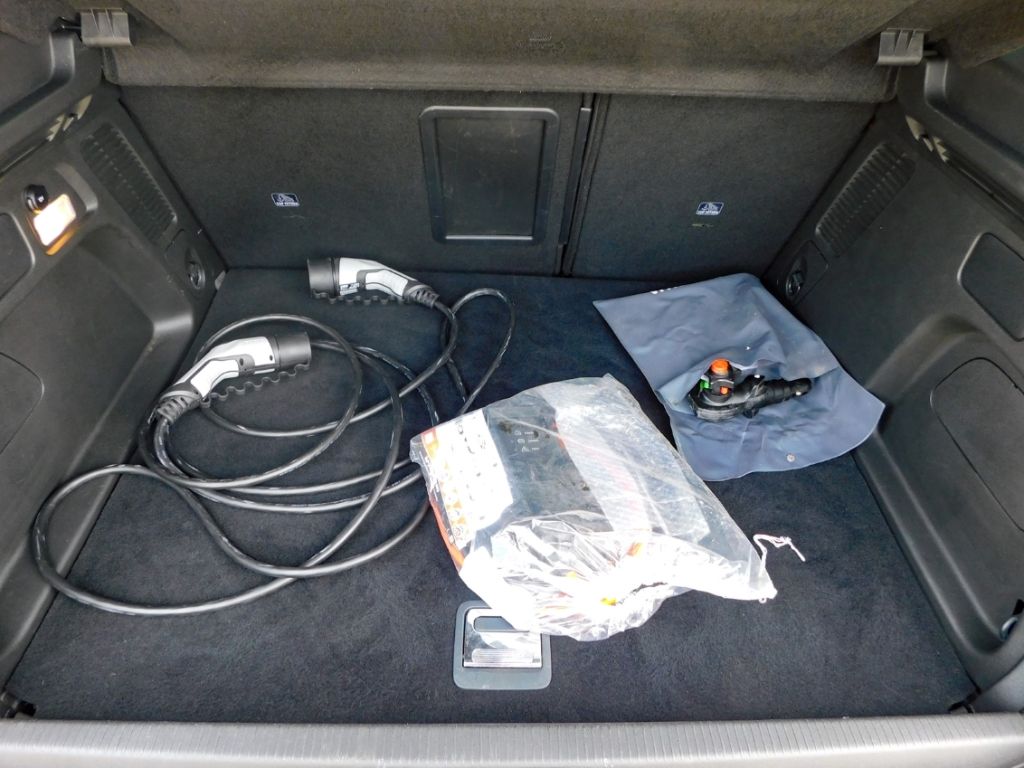 Fahrzeugabbildung Opel Grandland Elegance Plug-in-Hybrid Lenkrad-HZG AC