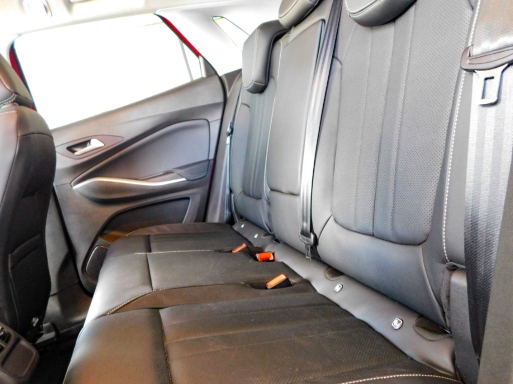 Fahrzeugabbildung Opel Grandland Elegance Plug-in-Hybrid Lenkrad-HZG AC