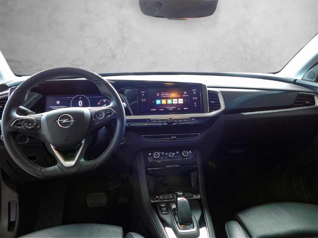 Fahrzeugabbildung Opel Grandland Elegance Plug-in-Hybrid Lenkrad-HZG AC