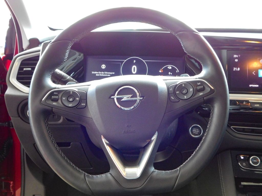 Fahrzeugabbildung Opel Grandland Elegance Plug-in-Hybrid Lenkrad-HZG AC