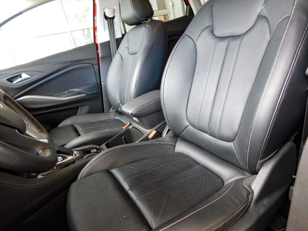 Fahrzeugabbildung Opel Grandland Elegance Plug-in-Hybrid Lenkrad-HZG AC