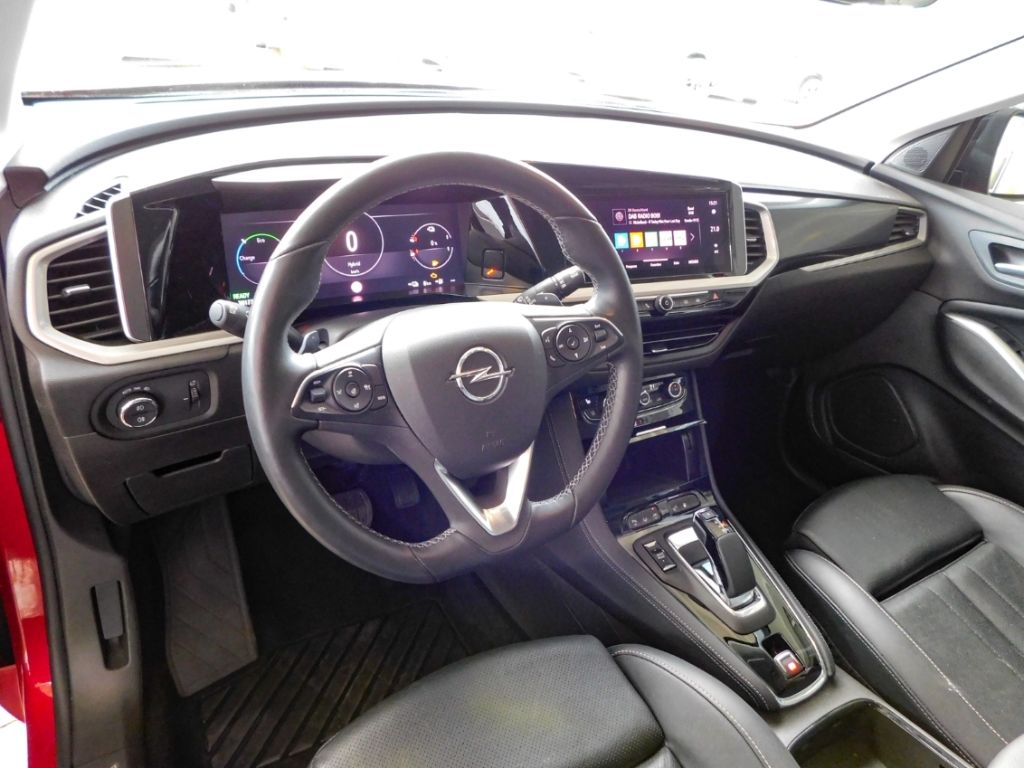 Fahrzeugabbildung Opel Grandland Elegance Plug-in-Hybrid Lenkrad-HZG AC