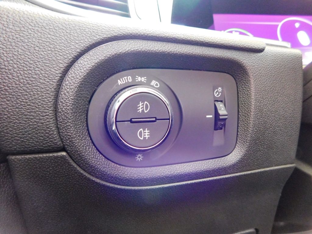 Fahrzeugabbildung Opel Grandland Elegance Plug-in-Hybrid Lenkrad-HZG AC