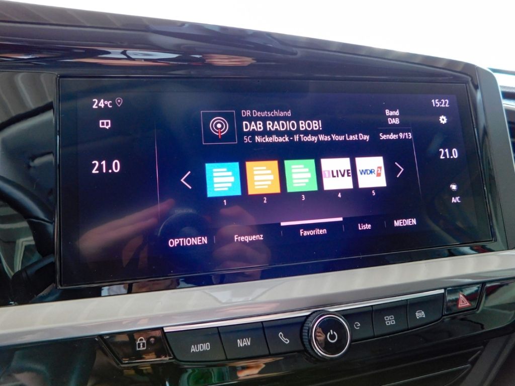 Fahrzeugabbildung Opel Grandland Elegance Plug-in-Hybrid Lenkrad-HZG AC
