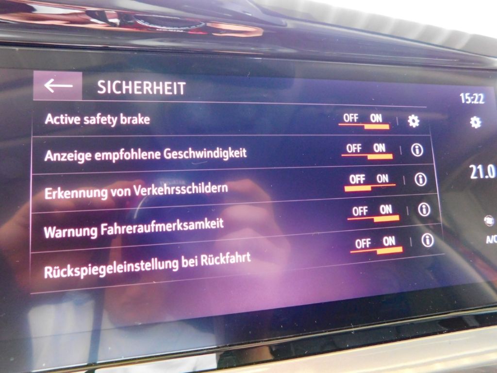 Fahrzeugabbildung Opel Grandland Elegance Plug-in-Hybrid Lenkrad-HZG AC