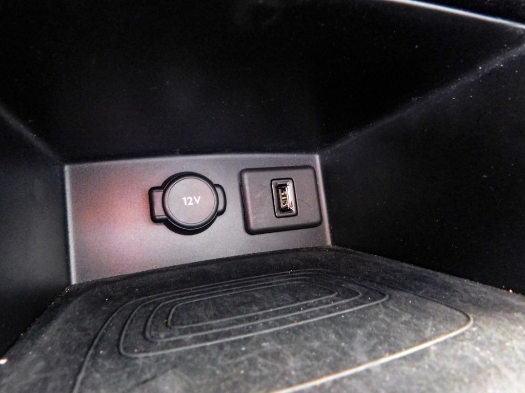Fahrzeugabbildung Opel Grandland Elegance Plug-in-Hybrid Lenkrad-HZG AC
