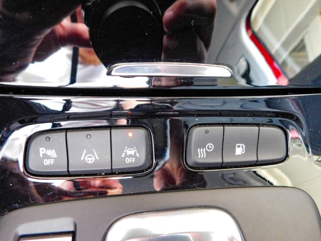 Fahrzeugabbildung Opel Grandland Elegance Plug-in-Hybrid Lenkrad-HZG AC