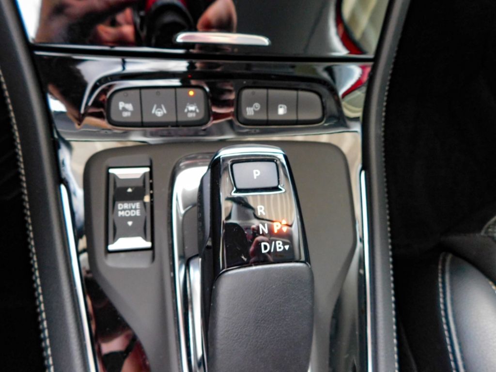 Fahrzeugabbildung Opel Grandland Elegance Plug-in-Hybrid Lenkrad-HZG AC