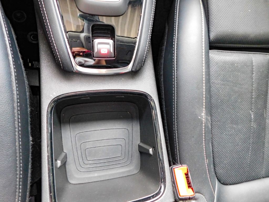 Fahrzeugabbildung Opel Grandland Elegance Plug-in-Hybrid Lenkrad-HZG AC