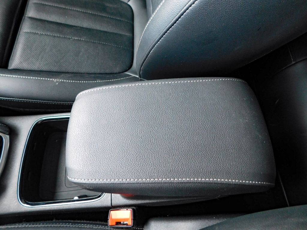 Fahrzeugabbildung Opel Grandland Elegance Plug-in-Hybrid Lenkrad-HZG AC
