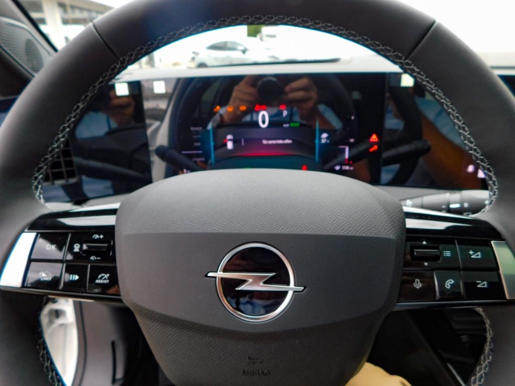 Fahrzeugabbildung Opel Astra L Sports Tourer Electric GS Pixel-LED Sitz