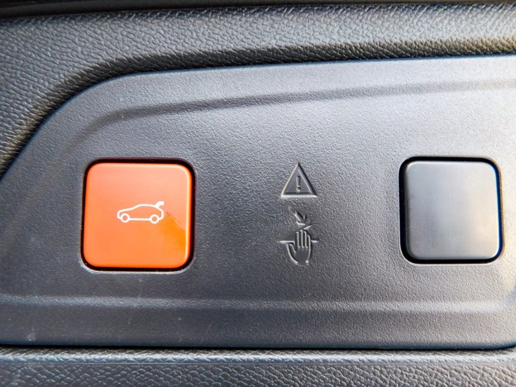 Fahrzeugabbildung Citroën C5 Aircross Max Hybrid 145-E Ganzjahresreifen Rü