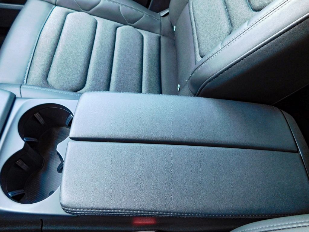 Fahrzeugabbildung Citroën C5 Aircross Max Hybrid 145-E Ganzjahresreifen Rü