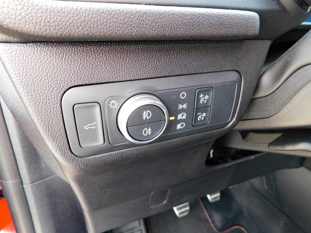 Fahrzeugabbildung Ford Kuga ST-Line X 1.5 EcoBoost EU6d Stylingpaket Te