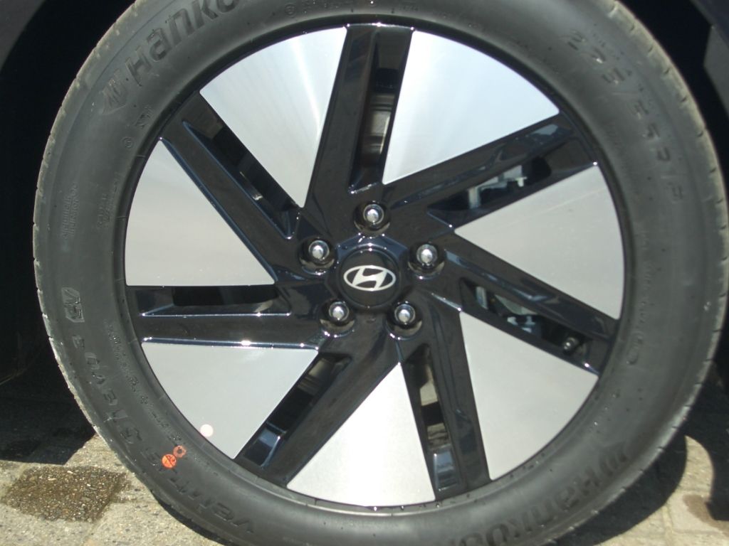 Fahrzeugabbildung Hyundai IONIQ 6 77,4 kWh 4WD Techniq, Leder, Park, Bose