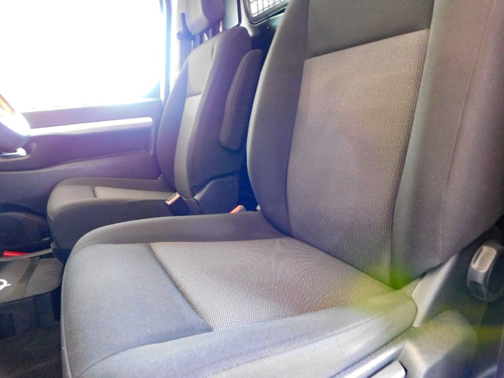Fahrzeugabbildung Opel Vivaro Kasten -e Edition M AHK Klimaanlage