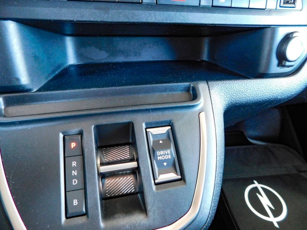 Fahrzeugabbildung Opel Vivaro Kasten -e Edition M AHK Klimaanlage