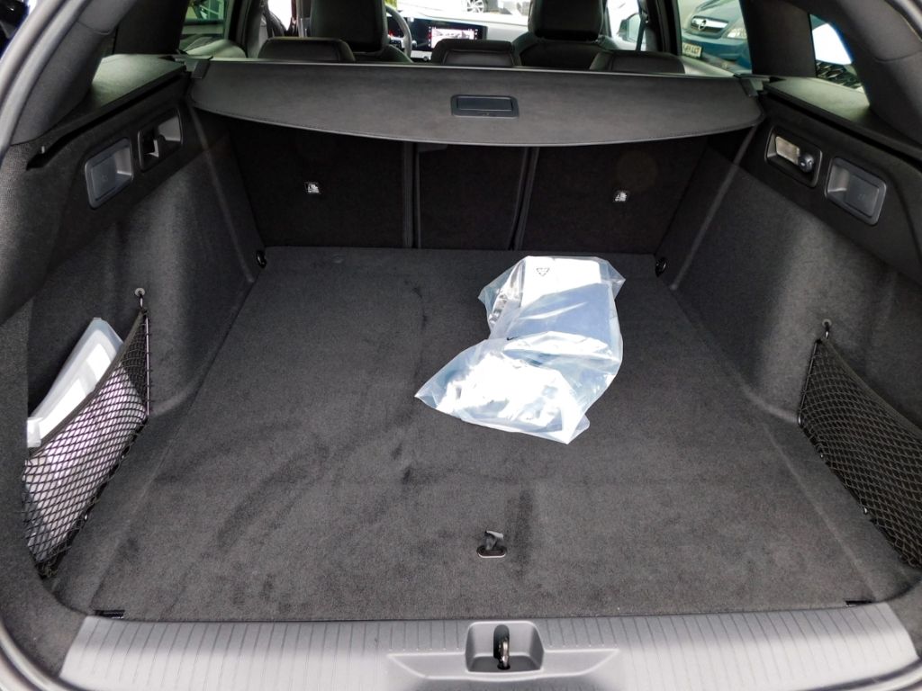 Fahrzeugabbildung Opel Astra L ST Ultimate Automatik Panoramadach