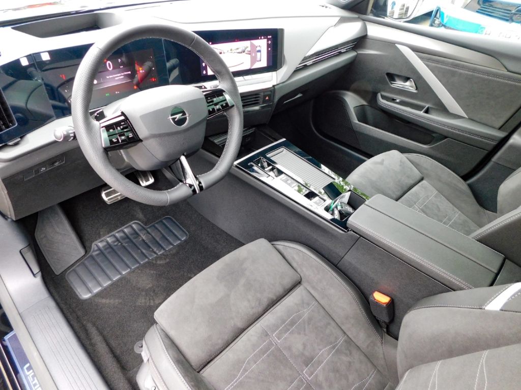 Fahrzeugabbildung Opel Astra L ST Ultimate Automatik Panoramadach