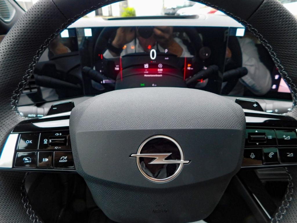 Fahrzeugabbildung Opel Astra L ST Ultimate Automatik Panoramadach