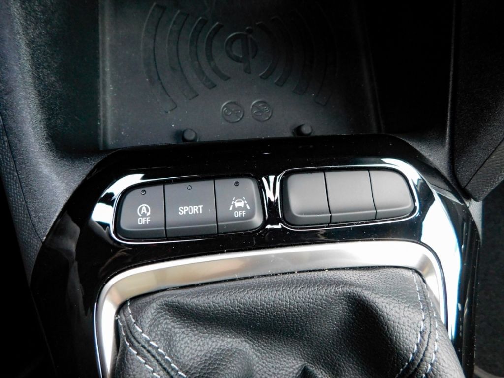 Fahrzeugabbildung Opel Corsa F GS 1.2 Turbo Matrix-LED 2x Kamera Sitz-H