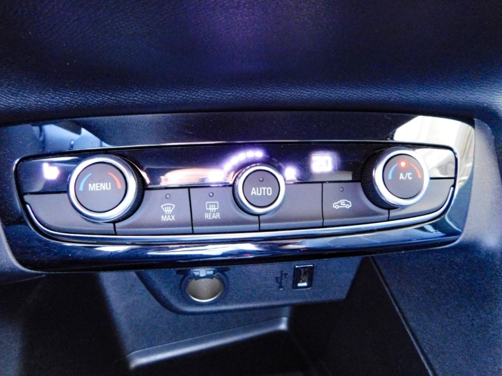 Fahrzeugabbildung Opel Corsa F GS Line 1.2 Turbo S/S Lenkrad-HZG Rückfa