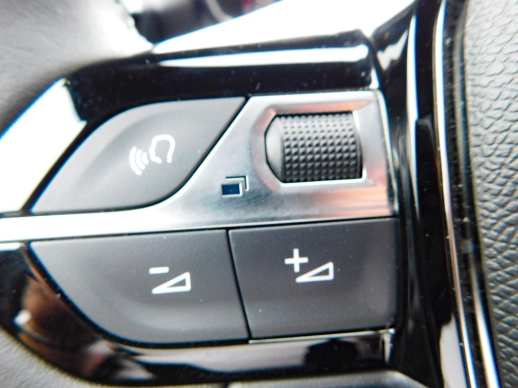 Fahrzeugabbildung Peugeot 2008 Style Puretech 100 Carplay Sitz-Hzg