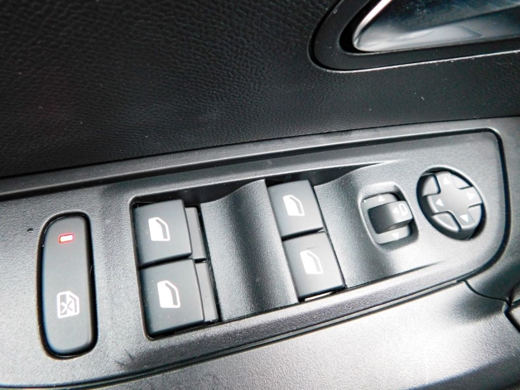 Fahrzeugabbildung Peugeot 2008 Style Puretech 100 Carplay Sitz-Hzg