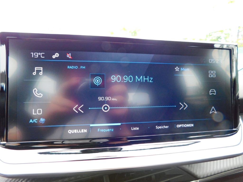 Fahrzeugabbildung Peugeot 2008 Style Puretech 100 Carplay Sitz-Hzg