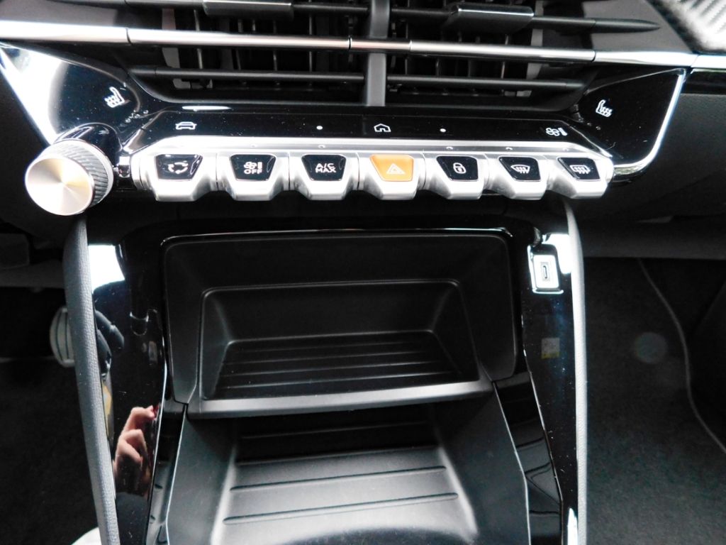 Fahrzeugabbildung Peugeot 2008 Style Puretech 100 Carplay Sitz-Hzg