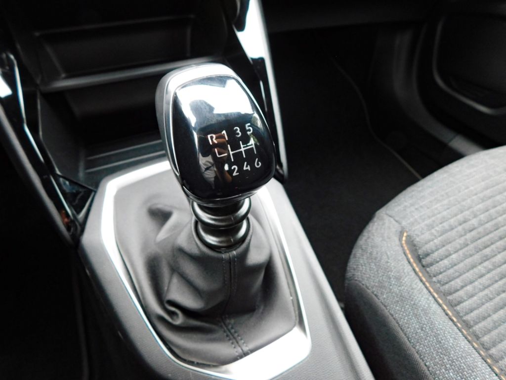 Fahrzeugabbildung Peugeot 2008 Style Puretech 100 Carplay Sitz-Hzg