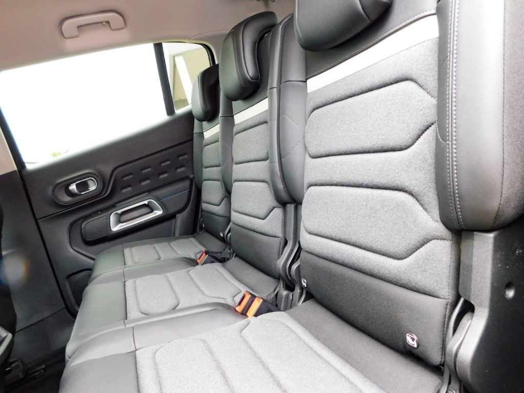 Fahrzeugabbildung Citroën C5 Aircross Plus Hybrid Sitz-Hzg 2x Kamera Ganzj