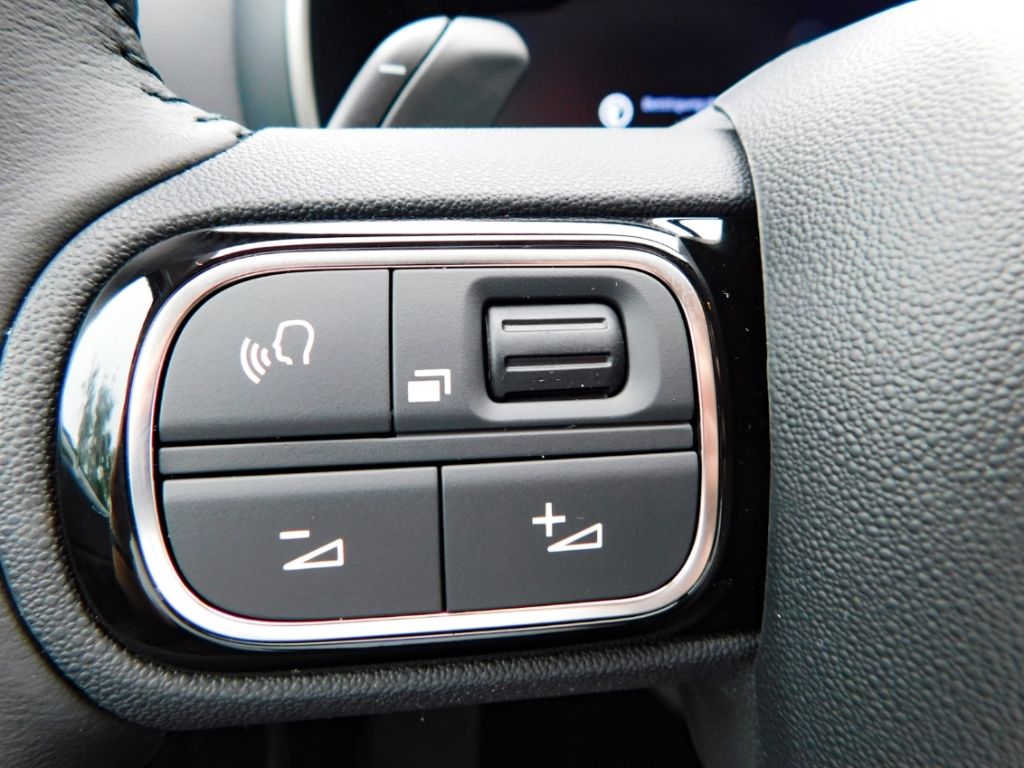 Fahrzeugabbildung Citroën C5 Aircross Plus Hybrid Sitz-Hzg 2x Kamera Ganzj