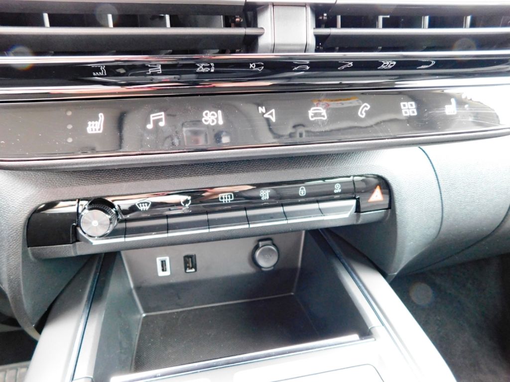 Fahrzeugabbildung Citroën C5 Aircross Plus Hybrid Sitz-Hzg 2x Kamera Ganzj