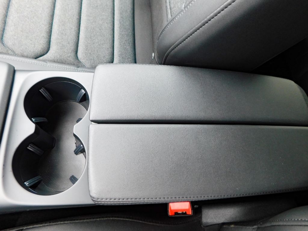 Fahrzeugabbildung Citroën C5 Aircross Plus Hybrid Sitz-Hzg 2x Kamera Ganzj