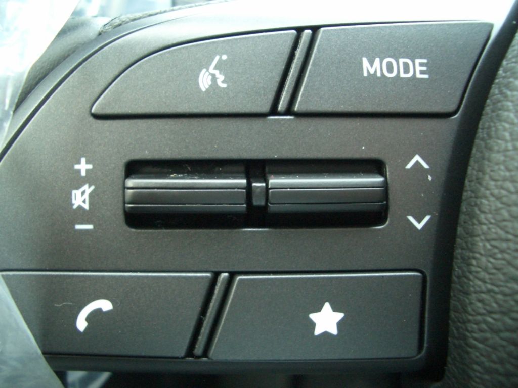 Fahrzeugabbildung Hyundai i20 FL 1.0 T-GDI 100 PS Trend, Navigation