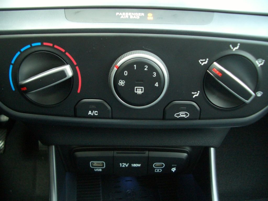 Fahrzeugabbildung Hyundai i20 FL 1.0 T-GDI 100 PS Trend, Navigation