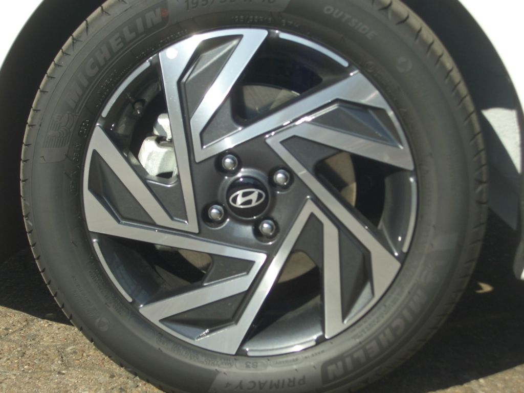 Fahrzeugabbildung Hyundai i20 FL 1.0 T-GDI 100 PS Trend, Navigation