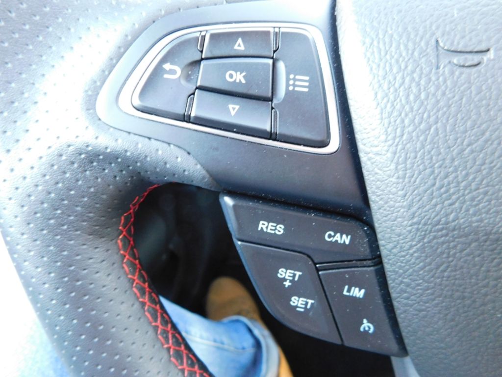 Fahrzeugabbildung Ford EcoSport ST-Line 1.0 EcoBoost EU6d Winterpaket A