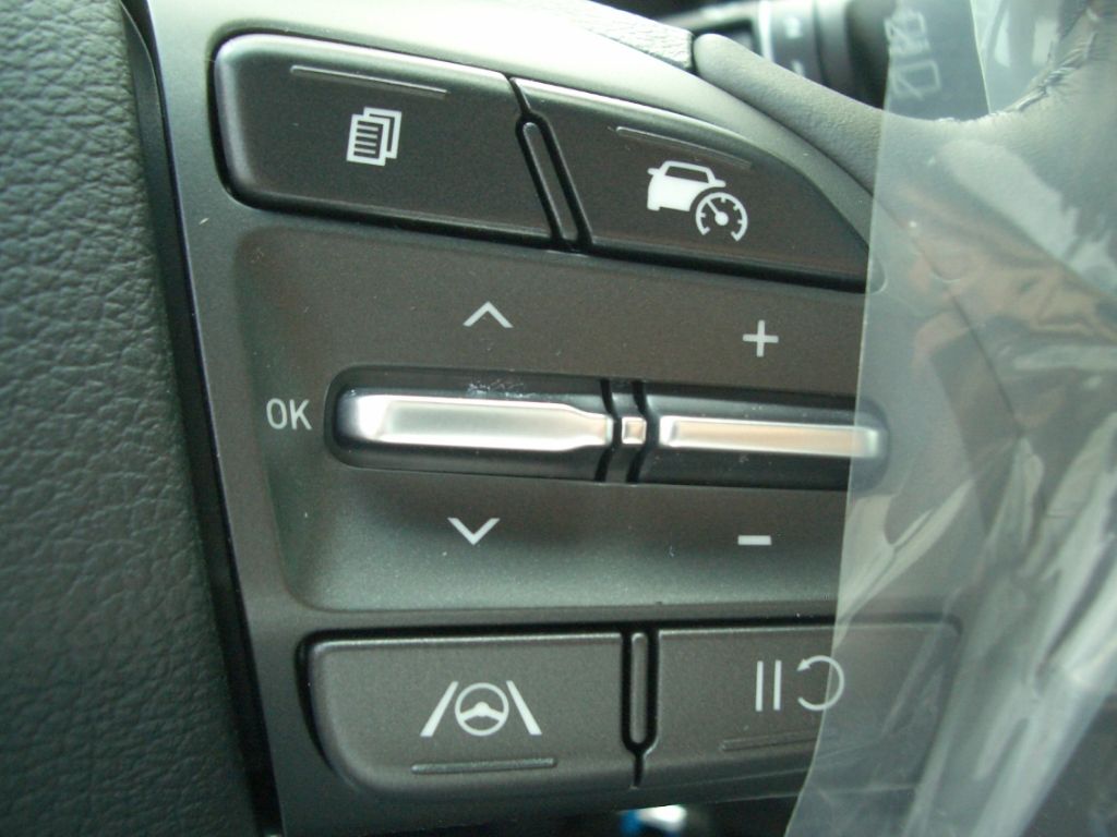 Fahrzeugabbildung Hyundai i30cw MJ25 1.0 T-GDI DCT Advantage, Navi, LED